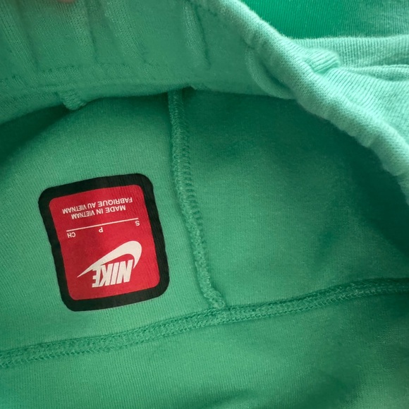 Nike Mens Mint Green Fleece Jogger and sweater set with Black Logo - Picture 4 of 5